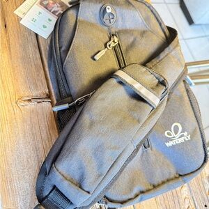Waterfly crossbody